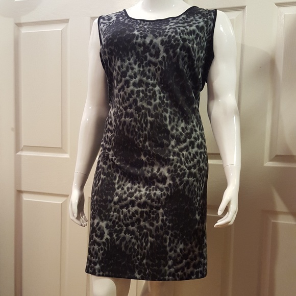 Sleeveless Animal print sheath dress - Picture 3 of 4